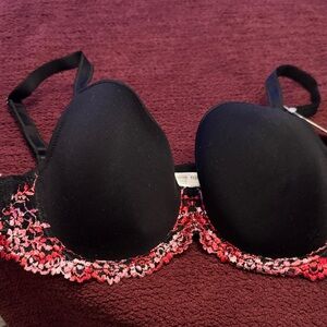Wacoal MWT Elegant Black and pink lightly padded Lace Bra